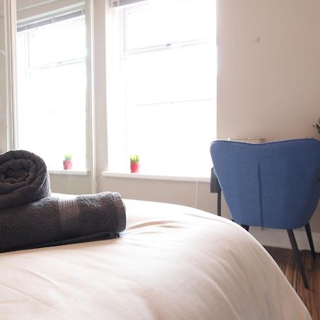 2-Bedroom, Free Parking, High Speed Wi-Fi, Swinton 曼彻斯特 外观 照片